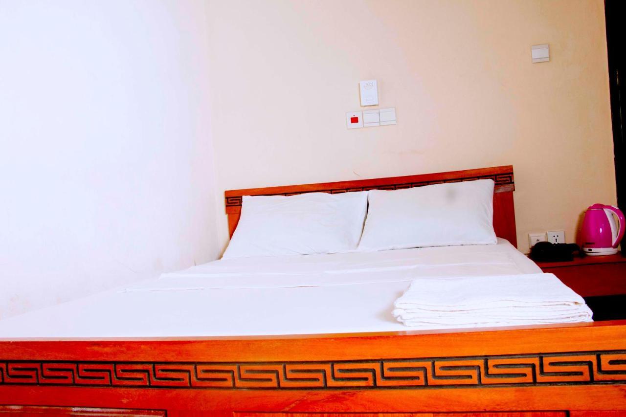 Nora Hotel Cotonou Bagian luar foto