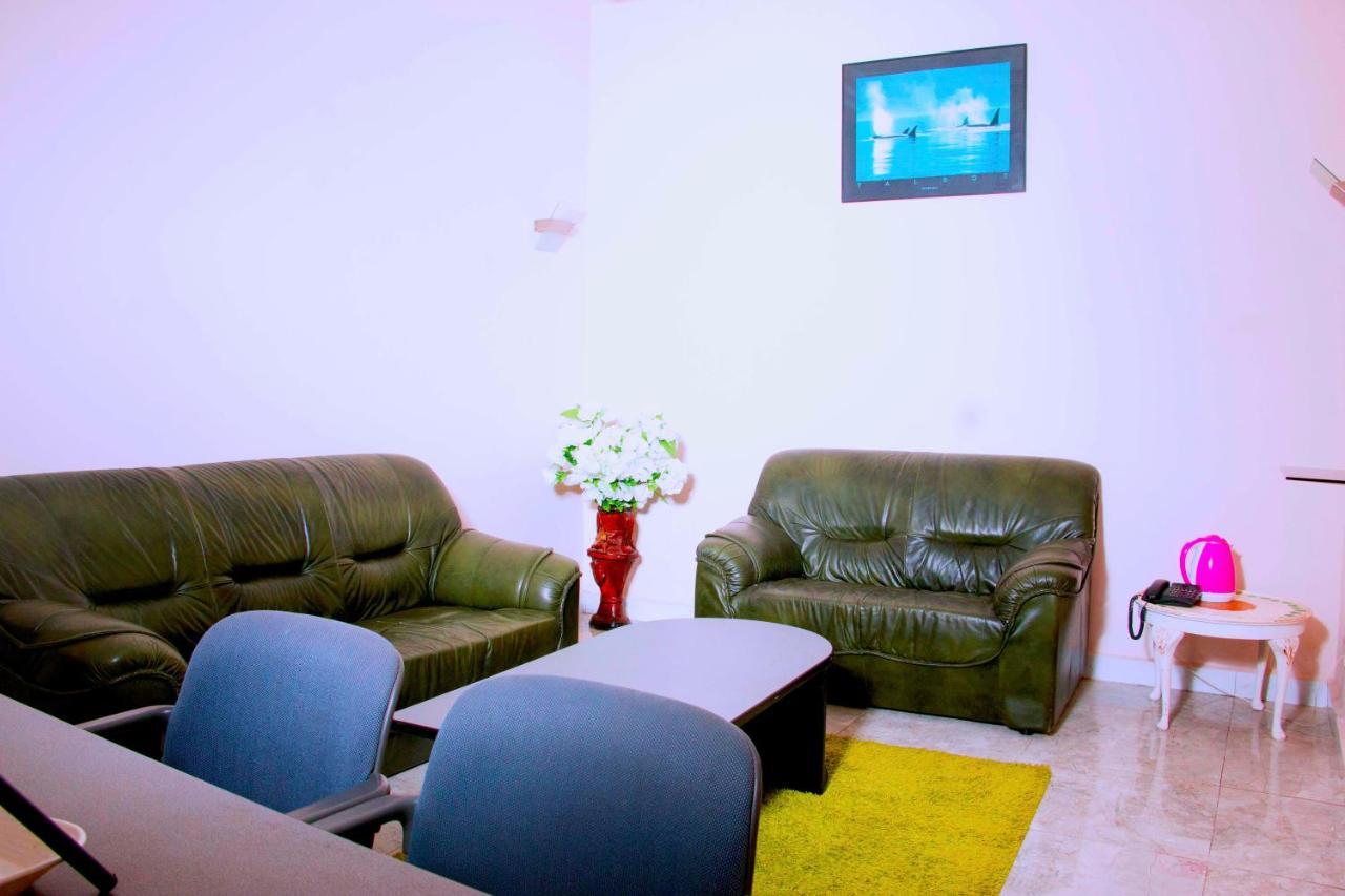 Nora Hotel Cotonou Bagian luar foto