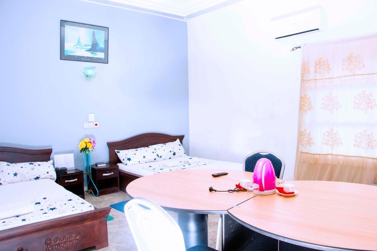 Nora Hotel Cotonou Bagian luar foto