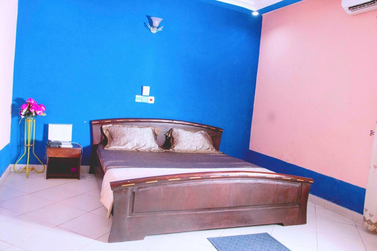 Nora Hotel Cotonou Bagian luar foto